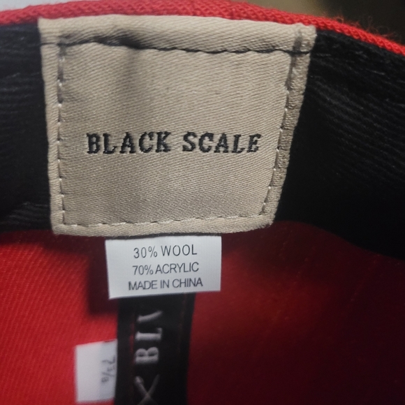 Black scale logo red 7 3/8 fitted hat - Picture 4 of 5